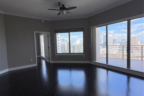Condominio en alquiler en Tampa, Florida, 2 dormitorios, 126.63 m2 № 2115928 - foto 8