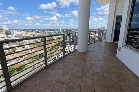 Condominio en alquiler en Tampa, Florida, 2 dormitorios, 126.63 m2 № 2115928 - foto 9