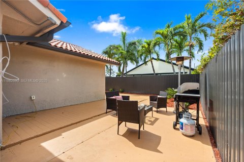 House in Miami, Florida 4 bedrooms, 148.83 sq.m. № 2046502 - photo 29