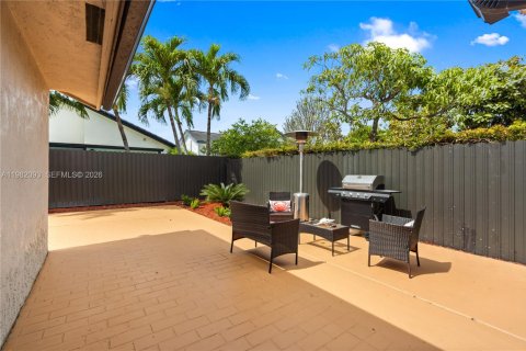 House in Miami, Florida 4 bedrooms, 148.83 sq.m. № 2046502 - photo 28