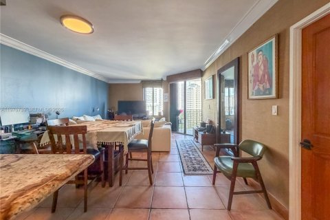 Condo in Miami, Florida, 1 bedroom  № 2052879 - photo 11