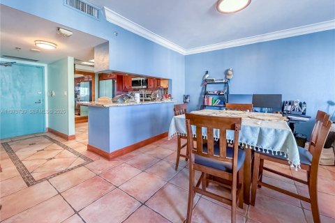 Condo in Miami, Florida, 1 bedroom  № 2052879 - photo 4