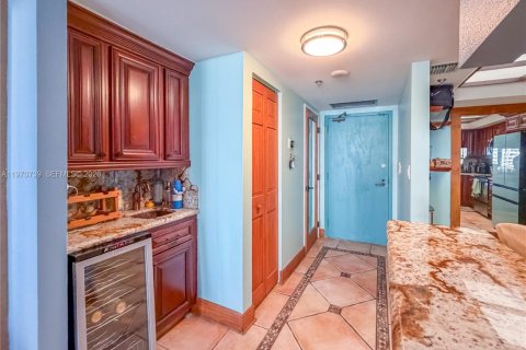 Condo in Miami, Florida, 1 bedroom  № 2052879 - photo 6