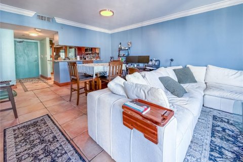 Condo in Miami, Florida, 1 bedroom  № 2052879 - photo 3