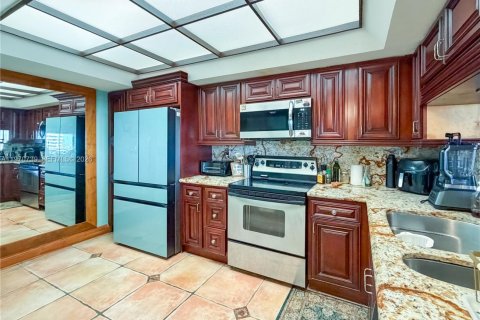 Condo in Miami, Florida, 1 bedroom  № 2052879 - photo 9