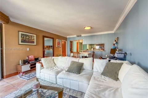 Condo in Miami, Florida, 1 bedroom  № 2052879 - photo 2