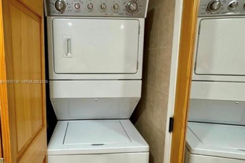 Condo in Miami, Florida, 1 bedroom  № 2052879 - photo 20