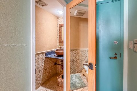 Condo in Miami, Florida, 1 bedroom  № 2052879 - photo 7