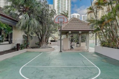 Condo in Miami, Florida, 1 bedroom  № 2052879 - photo 26