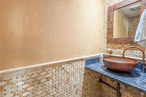 Condo in Miami, Florida, 1 bedroom  № 2052879 - photo 8