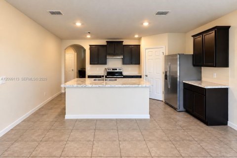 Villa ou maison à vendre à St. Lucie, Floride: 4 chambres, 210.61 m2 № 2402241 - photo 4