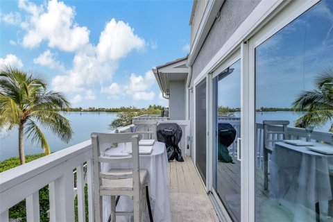 Townhouse in Hutchinson Island South, Florida 2 bedrooms, 157.47 sq.m. № 1583718 - photo 3