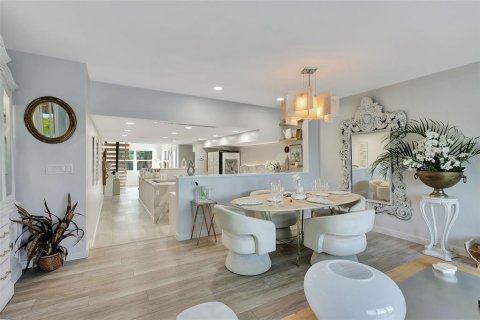 Townhouse in Hutchinson Island South, Florida 2 bedrooms, 157.47 sq.m. № 1583718 - photo 26
