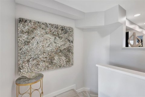 Townhouse in Hutchinson Island South, Florida 2 bedrooms, 157.47 sq.m. № 1583718 - photo 6