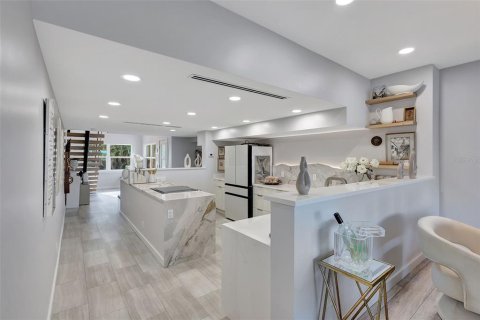 Townhouse in Hutchinson Island South, Florida 2 bedrooms, 157.47 sq.m. № 1583718 - photo 23
