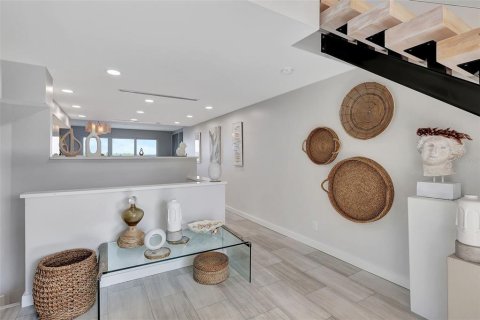 Townhouse in Hutchinson Island South, Florida 2 bedrooms, 157.47 sq.m. № 1583718 - photo 13