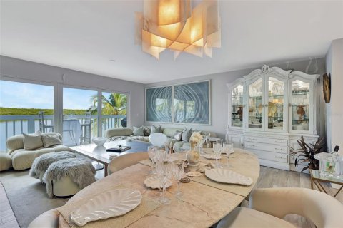 Townhouse in Hutchinson Island South, Florida 2 bedrooms, 157.47 sq.m. № 1583718 - photo 27