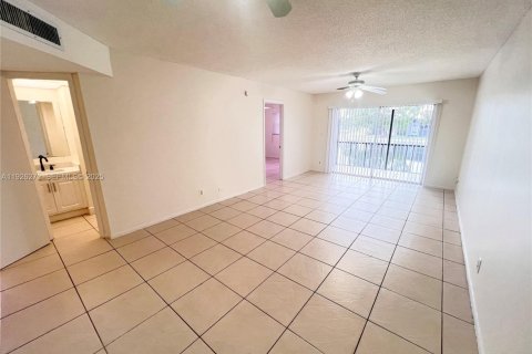 Copropriété à louer à Tamarac, Floride: 2 chambres, 88.16 m2 № 1984551 - photo 4