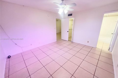 Copropriété à louer à Tamarac, Floride: 2 chambres, 88.16 m2 № 1984551 - photo 7