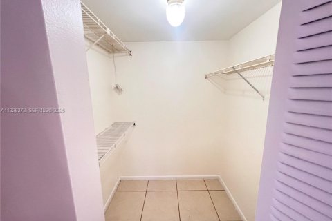 Copropriété à louer à Tamarac, Floride: 2 chambres, 88.16 m2 № 1984551 - photo 6