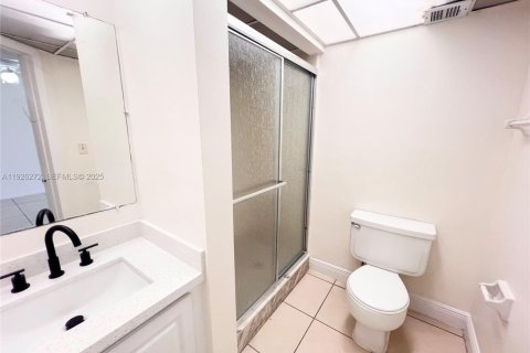 Copropriété à louer à Tamarac, Floride: 2 chambres, 88.16 m2 № 1984551 - photo 8