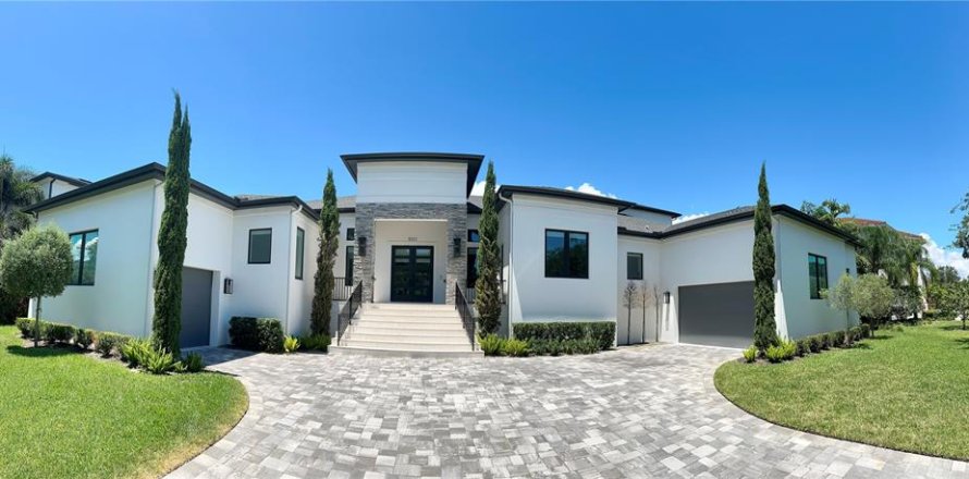 Casa en Tampa, Florida 4 dormitorios, 496.19 m2 № 2324058