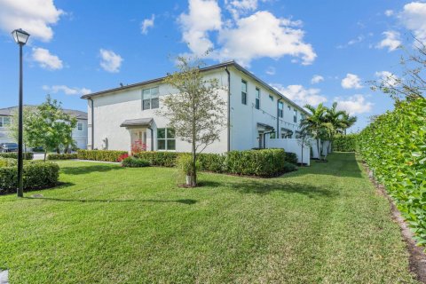 Townhouse in Lauderdale Lakes, Florida 3 bedrooms, 137.68 sq.m. № 2083204 - photo 5
