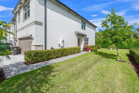 Townhouse in Lauderdale Lakes, Florida 3 bedrooms, 137.68 sq.m. № 2083204 - photo 3