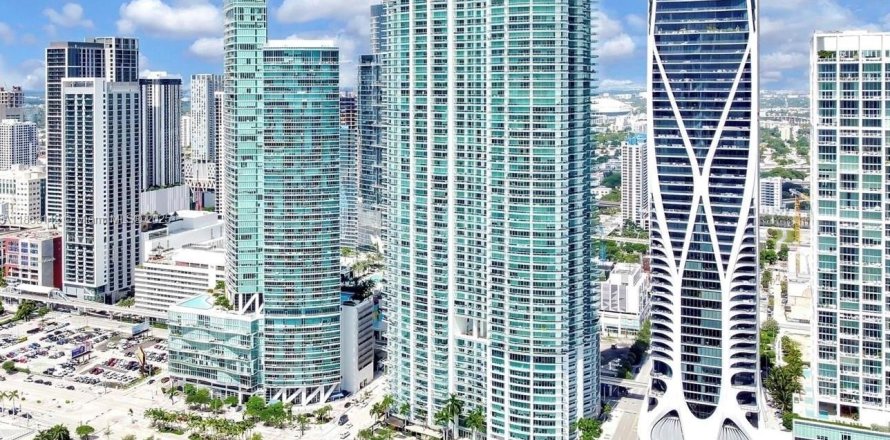 Кондоминиум с 2 спальнями в Майами, Флорида № 1920355