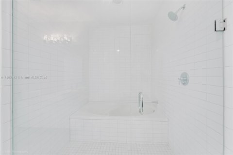 Купить кондоминиум в Майами, Флорида 2 спальни, 112.23м2, № 1920355 - фото 7