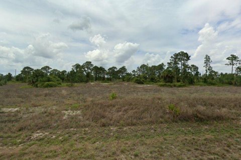 Commercial property in Lehigh Acres, Florida № 2188049