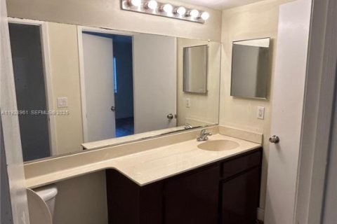 Copropriété à louer à Tamarac, Floride: 1 chambre, 64.57 m2 № 1987810 - photo 12