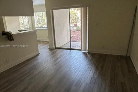 Copropriété à louer à Tamarac, Floride: 1 chambre, 64.57 m2 № 1987810 - photo 1