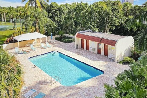 Condo in West Palm Beach, Florida, 3 bedrooms  № 2087011 - photo 2