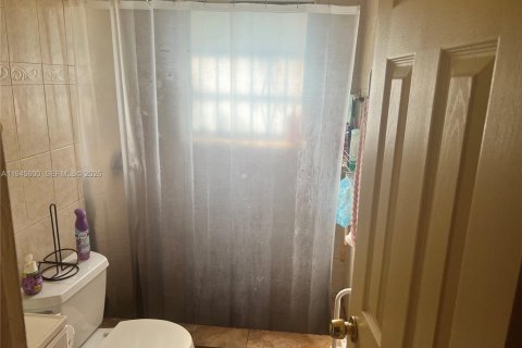 House in North Miami, Florida 3 bedrooms, 112.78 sq.m. № 2004142 - photo 9