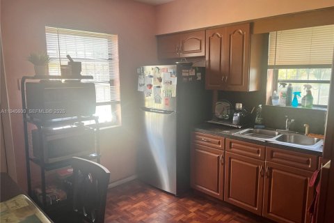 House in North Miami, Florida 3 bedrooms, 112.78 sq.m. № 2004142 - photo 4