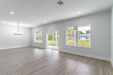 House in Palm Bay, Florida 4 bedrooms, 175.96 sq.m. № 2202804 - photo 13