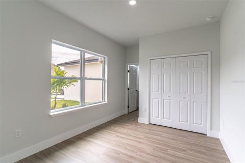 House in Palm Bay, Florida 4 bedrooms, 175.96 sq.m. № 2202804 - photo 29
