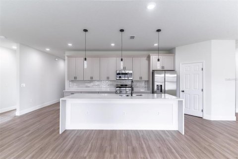 House in Palm Bay, Florida 4 bedrooms, 175.96 sq.m. № 2202804 - photo 11