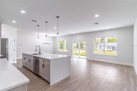 House in Palm Bay, Florida 4 bedrooms, 175.96 sq.m. № 2202804 - photo 5