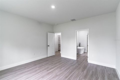 House in Palm Bay, Florida 4 bedrooms, 175.96 sq.m. № 2202804 - photo 23