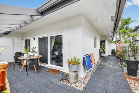 House in Delray Beach, Florida 2 bedrooms, 115.85 sq.m. № 1927619 - photo 2