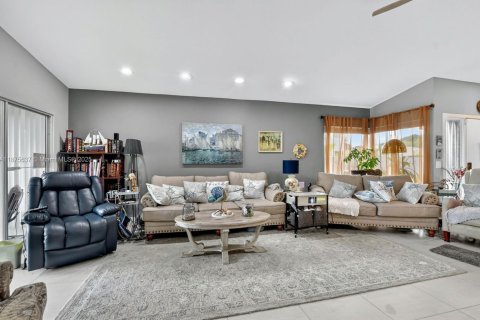 House in Delray Beach, Florida 2 bedrooms, 115.85 sq.m. № 1927619 - photo 8