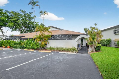 House in Delray Beach, Florida 2 bedrooms, 115.85 sq.m. № 1927619 - photo 1