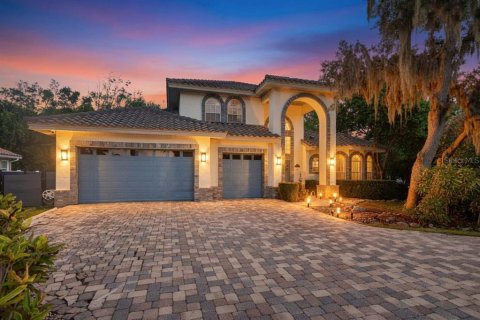 House in Saint Petersburg, Florida 4 bedrooms, 283.82 sq.m. № 2290772