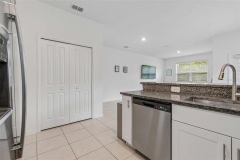Touwnhouse à louer à Land O' Lakes, Floride: 3 chambres, 166.02 m2 № 2384112 - photo 12