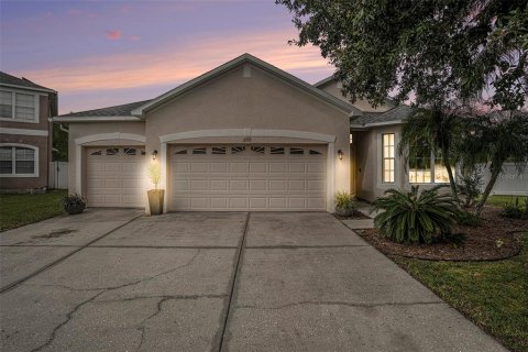 Casa en venta en Land O' Lakes, Florida, 4 dormitorios, 198.16 m2 № 1902611 - foto 1