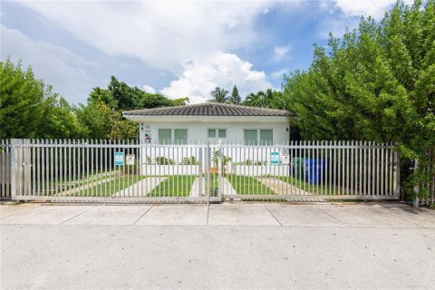 Дом в Майами, Флорида 3 спальни, 202.06м2 № 2379851