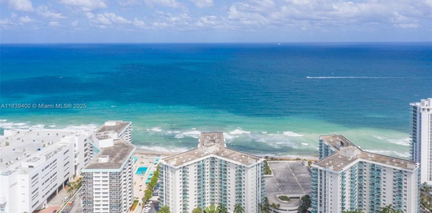 Condo à Hollywood, Floride, 1 chambre  № 1939593
