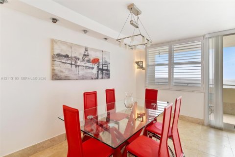 Купить кондоминиум в Халландейл-Бич, Флорида 1 спальня, 77.29м2, № 2432828 - фото 2